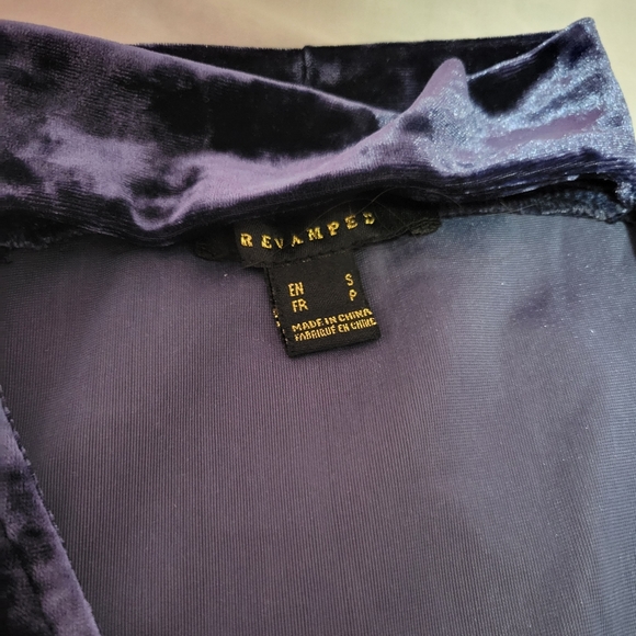 REVAMPED Low v-neck, deep blue collared velvet long-sleeved top - Picture 2 of 4